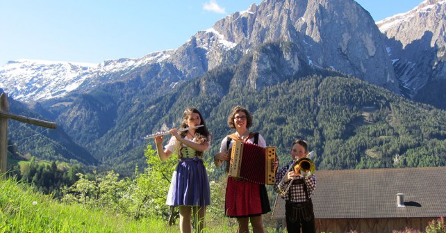 Folkmusik at the Farm Schildberg in South Tyrol